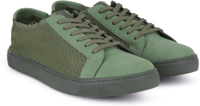 steve madden walking shoes