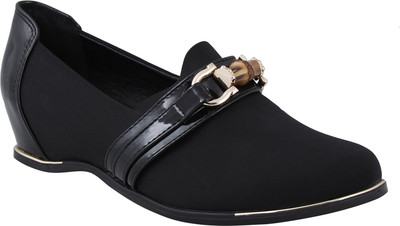 

KEG Women Black Flats