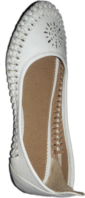 

Cierto estilo Women White Bellies
