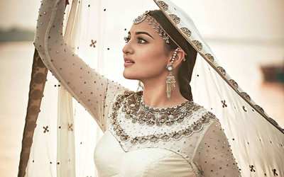 

Celebrity Sonakshi Sinha Actresses India HD Wall Poster on LARGE PRINT 36X24 INCHES Photographic Paper(24 inch X 36 inch, Rolled)