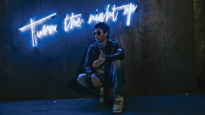 

Music Enrique Iglesias Singers Spain HD Fine Art Paper Print Wall Po... on fine art paper 13x19 Fine Art Print(19 inch X 13 inch, Rolled)