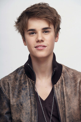 

Justin Bieber Fine Art Poster on LARGE PRINT 36X24 INCHES Photographic Paper(36 inch X 24 inch, Rolled)
