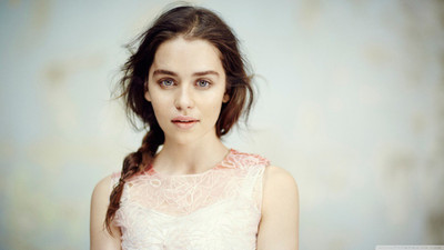 

emilia clarke beautiful wallpaper poster on fine art paper 13x19 Fine Art Print(19 inch X 13 inch, Rolled)