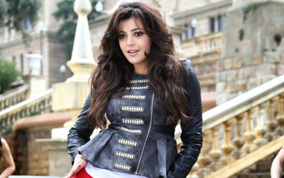 

Kajal Aggarwal Bollywood Celebrety on LARGE PRINT 36X24 INCHES Photographic Paper(36 inch X 24 inch, Rolled)