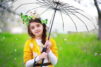 

Baby Girl with Umbrella sweet poster on LARGE PRINT 36X24 INCHES Photographic Paper(24 inch X 36 inch, Rolled)