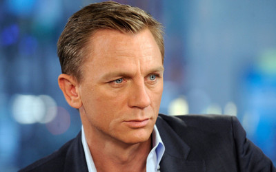 

daniel craig actor person man jacket on fine art paper 13x19 Fine Art Print(19 inch X 13 inch, Rolled)