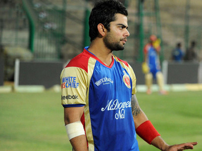 

virat kohli indian cricketer background on quality paper 13x19 Paper Print(19 inch X 13 inch, Rolled)