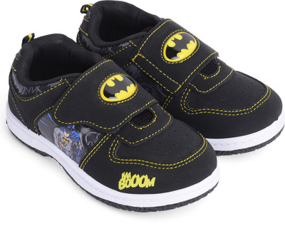 

Batman Boys Velcro Walking Shoes(Black, Black/yellow