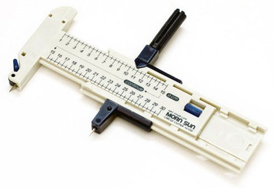 

Isomars Paper Scoring Board(Cutting Papers and Photos For Scrapbooking and Other Paper Crafts)