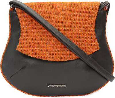 

Veuza Sling Bag(Black)