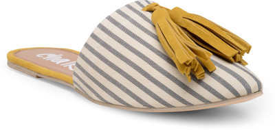 

Chalk Studio Women Grey Flats