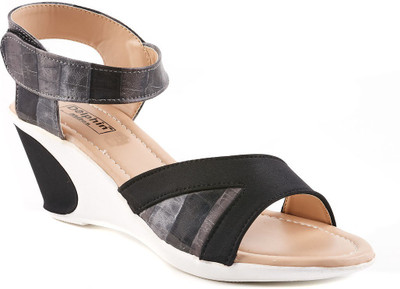 

Dolphin Miles Women Black Wedges