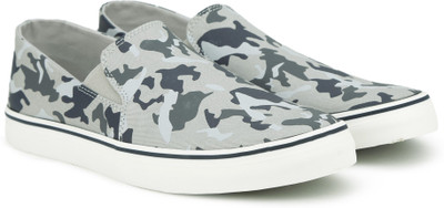 

United Colors of Benetton Slip on Sneakers For Men(Grey, 904