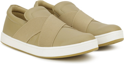 

United Colors of Benetton Slip on Sneakers For Men(Beige, 902