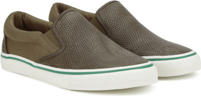

United Colors of Benetton Slip on Sneakers For Men(Brown, 902
