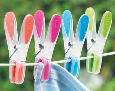 

RIANZ High Quality Soft Grip Clothes Hanger Hanging Hooks Grip Clothes Clips Clothes Pins Pegs 12 Pcs Plastic Clothesline(5 m)