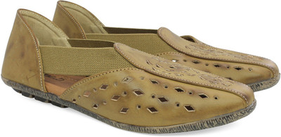 

Inc. Women CHIKOO Flats