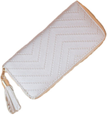 

Un Branded Casual White Clutch