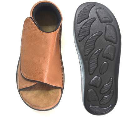 

DERA Men TAN Sandals