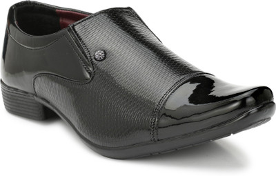 

Shoegaro Slip On For Men(Black