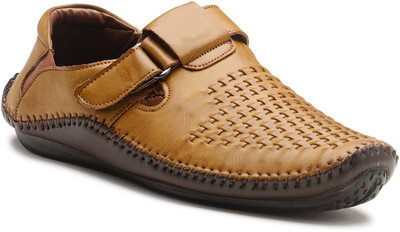 

Knoos Men TAN Casual