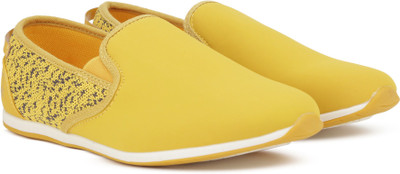 

United Colors of Benetton Casual For Men(Yellow, 903