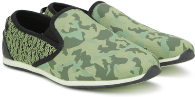 

United Colors of Benetton Sneakers For Men(Green, 901