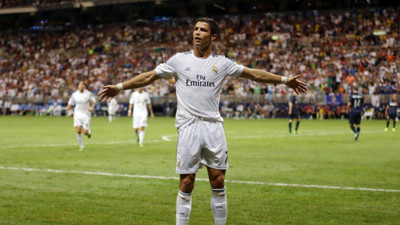 

Christiano Ronaldo Wall Poster PWRGVALPHAPOS321 Paper Print(18 inch X 12 inch, Rolled)