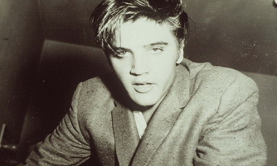 

Elvis Presley Wall Poster PWRGVALPHAPOS2215 Paper Print(18 inch X 12 inch, Rolled)