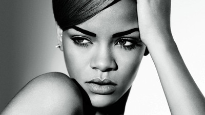 

Rihanna Wall Poster PWRGVALPHAPOS1261 Paper Print(18 inch X 12 inch, Rolled)