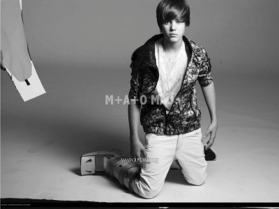 

Justin Bieber Wall Poster PWRGVALPHAPOS447 Paper Print(18 inch X 12 inch, Rolled)