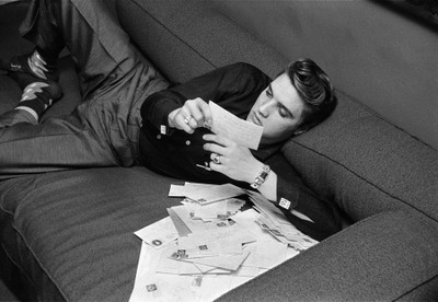 

Elvis Presley Wall Poster PWRGVALPHAPOS2245 Paper Print(18 inch X 12 inch, Rolled)