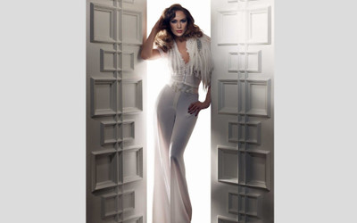 

Jennifer Lopez Wall Poster PWRGVALPHAPOS2480 Paper Print(18 inch X 12 inch, Rolled)