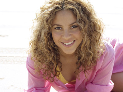 

Shakira Wall Poster PWRGVALPHAPOS1457 Paper Print(18 inch X 12 inch, Rolled)