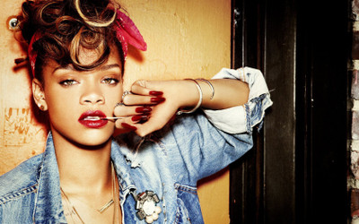 

Rihanna Wall Poster PWRGVALPHAPOS1247 Paper Print(18 inch X 12 inch, Rolled)