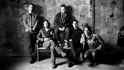 

Pearl Jam Wall Poster PWRGVALPHAPOS2813 Paper Print(18 inch X 12 inch, Rolled)