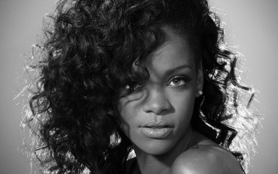 

Rihanna Wall Poster PWRGVALPHAPOS1324 Paper Print(18 inch X 12 inch, Rolled)