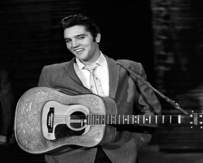 

Elvis Presley Wall Poster PWRGVALPHAPOS2225 Paper Print(18 inch X 12 inch, Rolled)