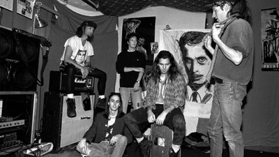 

Pearl Jam Wall Poster PWRGVALPHAPOS2806 Paper Print(18 inch X 12 inch, Rolled)