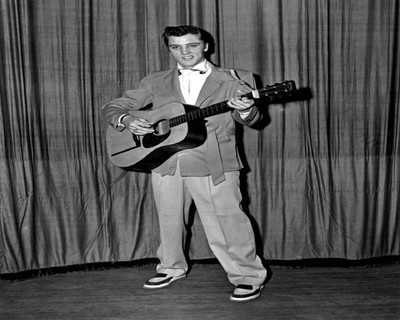 

Elvis Presley Wall Poster PWRGVALPHAPOS2224 Paper Print(18 inch X 12 inch, Rolled)