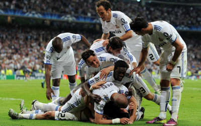 

Real Madrid Wall Poster PWRGVALPHAPOS380 Paper Print(18 inch X 12 inch, Rolled)