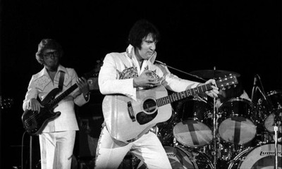 

Elvis Presley Wall Poster PWRGVALPHAPOS2227 Paper Print(18 inch X 12 inch, Rolled)