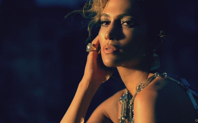 

Jennifer Lopez Wall Poster PWRGVALPHAPOS2576 Paper Print(18 inch X 12 inch, Rolled)