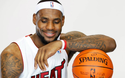 

Lebron James Wall Poster PWRGVALPHAPOS660 Paper Print(18 inch X 12 inch, Rolled)