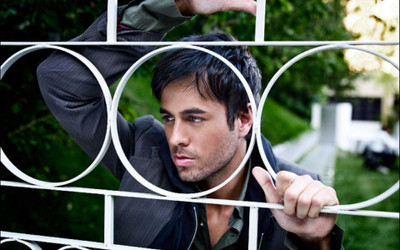 

Enrique Iglesias Wall Poster PWRGVALPHAPOS1127 Paper Print(18 inch X 12 inch, Rolled)