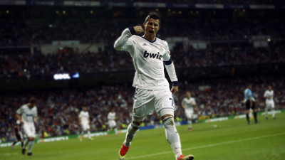 

Christiano Ronaldo Wall Poster PWRGVALPHAPOS297 Paper Print(18 inch X 12 inch, Rolled)