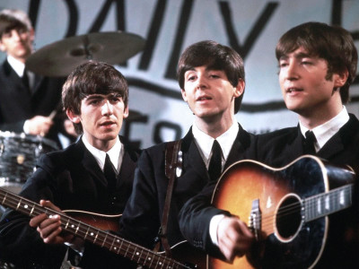 

The Beatles Wall Poster PWRGVALPHAPOS92 Paper Print(18 inch X 12 inch, Rolled)