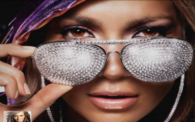 

Jennifer Lopez Wall Poster PWRGVALPHAPOS2565 Paper Print(18 inch X 12 inch, Rolled)