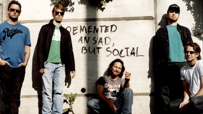 

Pearl Jam Wall Poster PWRGVALPHAPOS2814 Paper Print(18 inch X 12 inch, Rolled)