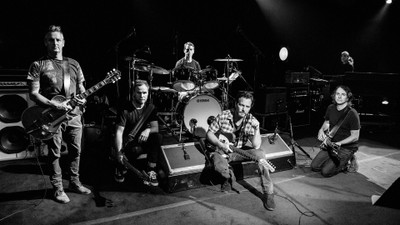 

Pearl Jam Wall Poster PWRGVALPHAPOS2791 Paper Print(18 inch X 12 inch, Rolled)